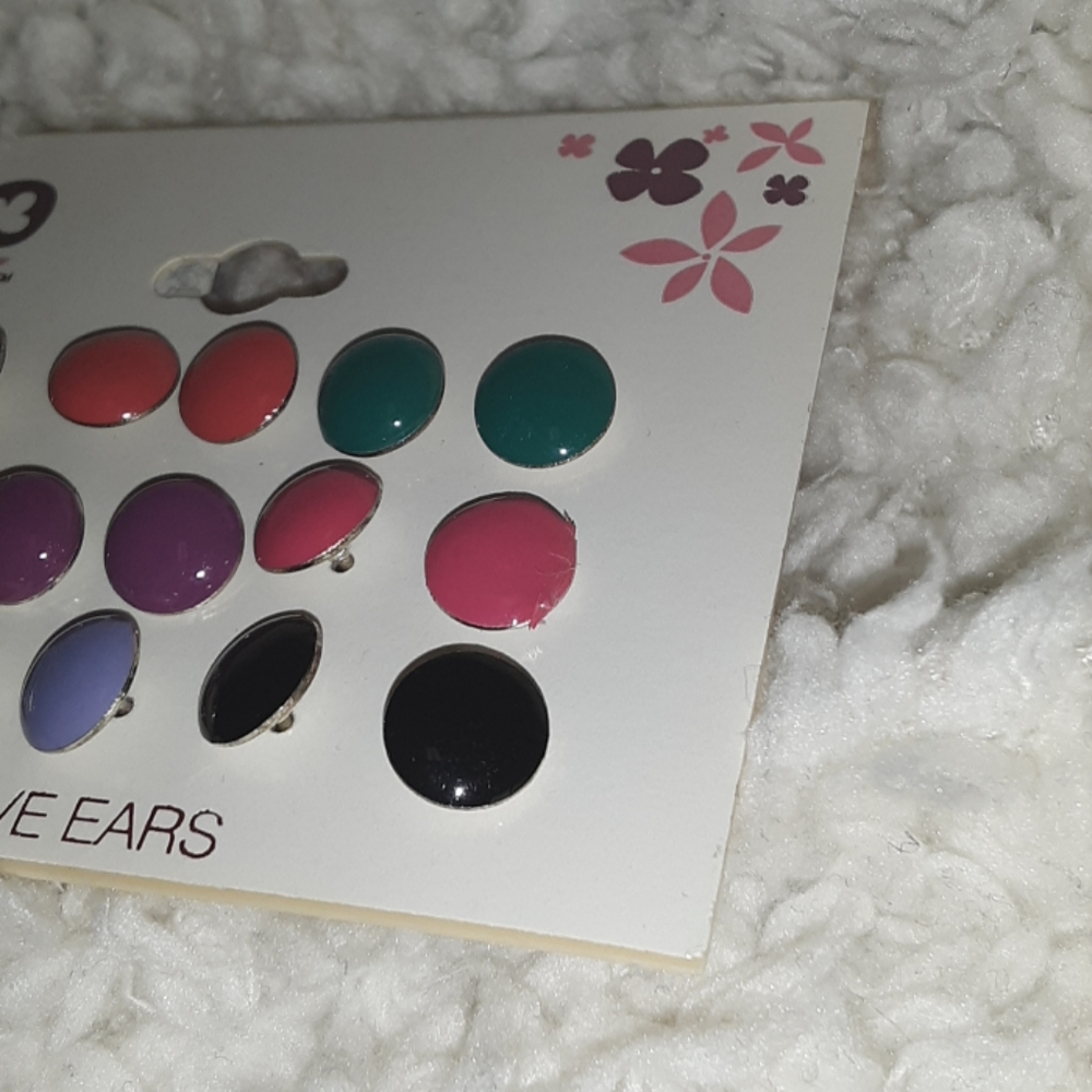 Earings - Picture 3 of 3